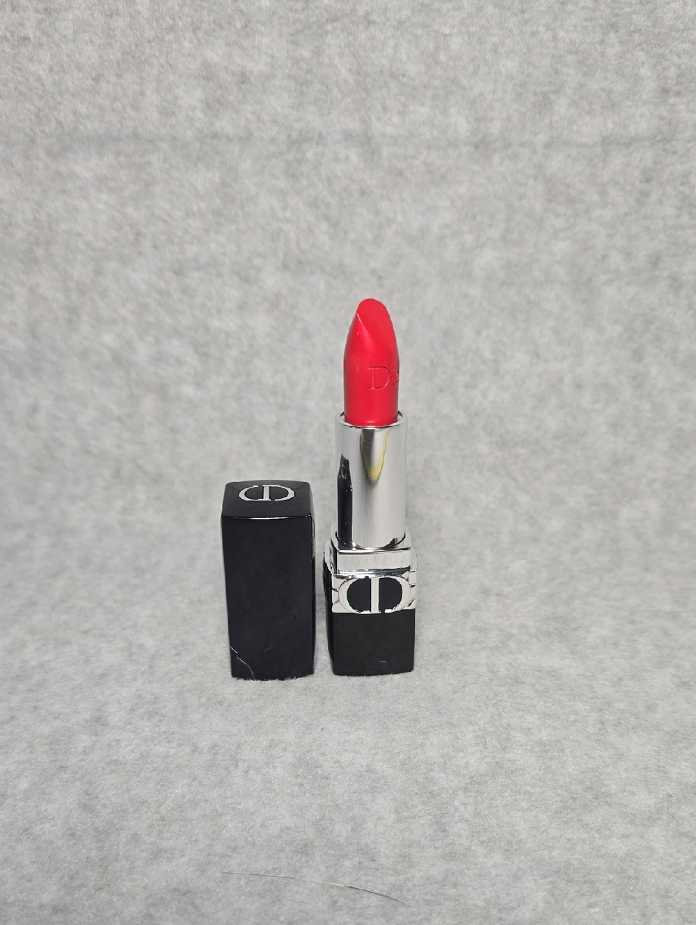 Rouge Dior Couture Color Refillable Lipstick in Bright Coral-Pink/Red